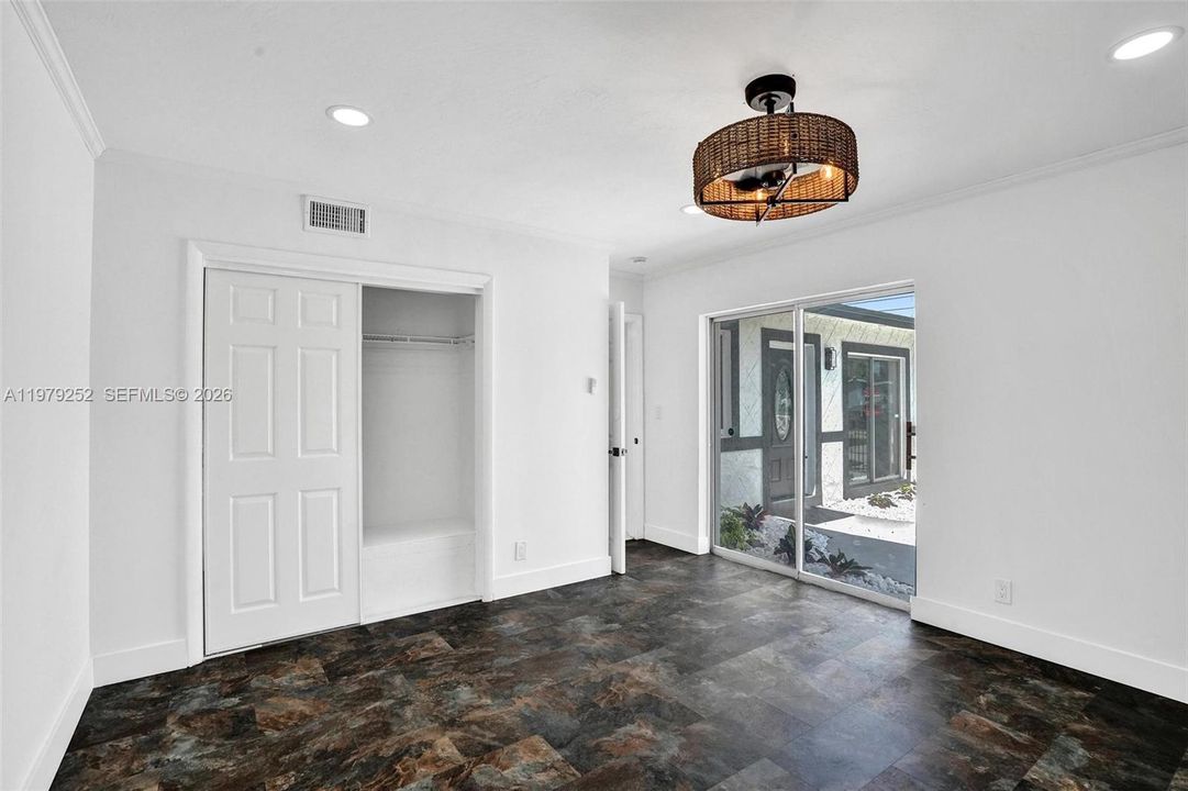 Vendido Recientemente: $389,000 (3 camas, 2 baños, 908 Pies cuadrados)