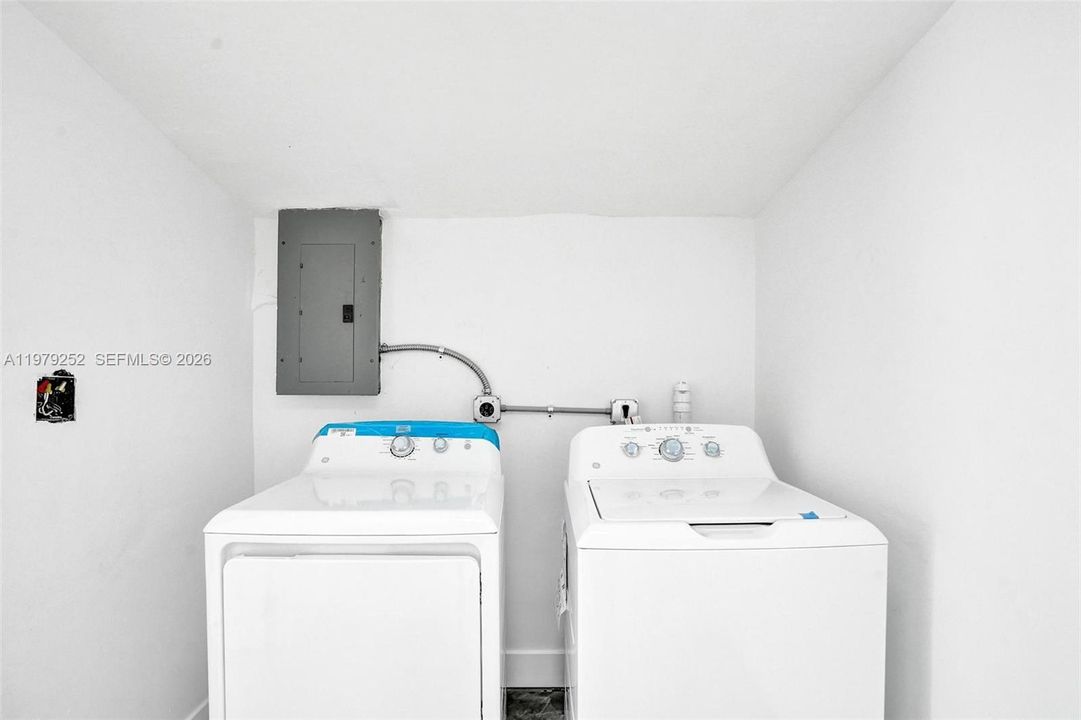 Vendido Recientemente: $389,000 (3 camas, 2 baños, 908 Pies cuadrados)
