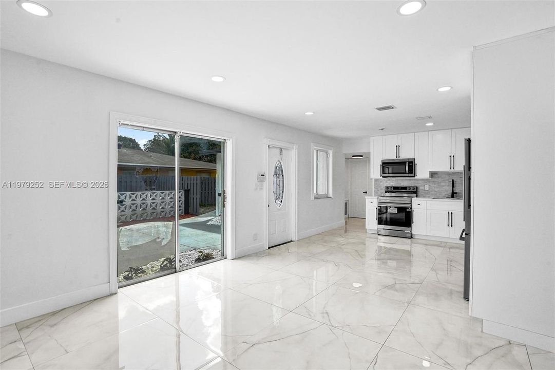 Vendido Recientemente: $389,000 (3 camas, 2 baños, 908 Pies cuadrados)