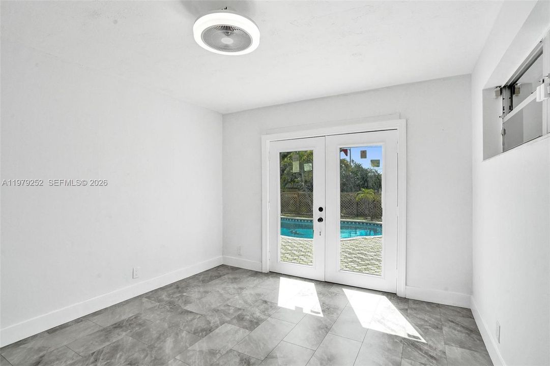 Vendido Recientemente: $389,000 (3 camas, 2 baños, 908 Pies cuadrados)