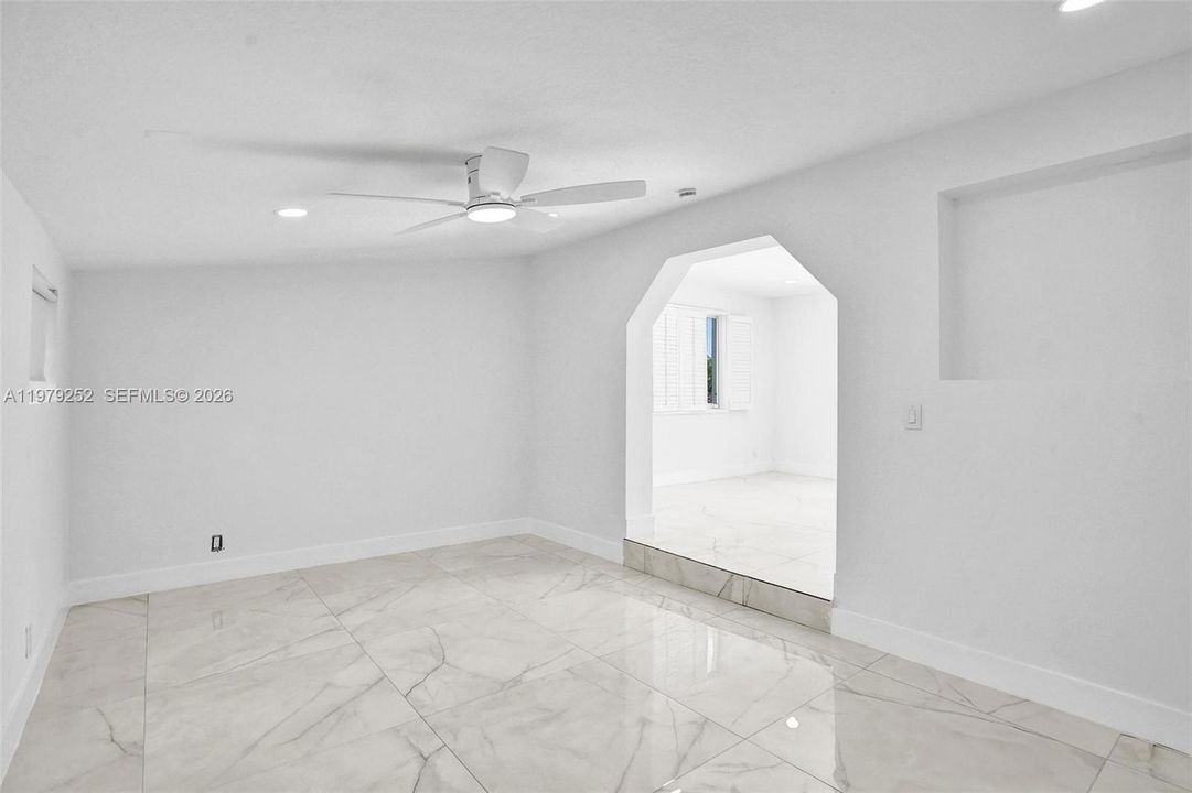 Vendido Recientemente: $389,000 (3 camas, 2 baños, 908 Pies cuadrados)