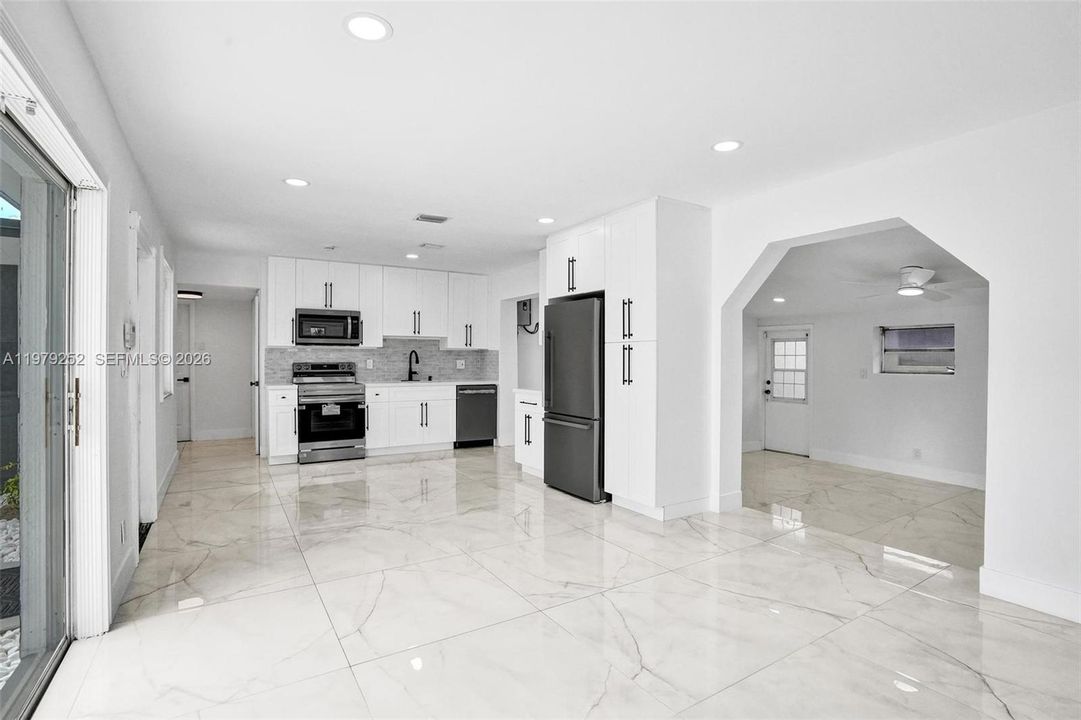 Vendido Recientemente: $389,000 (3 camas, 2 baños, 908 Pies cuadrados)