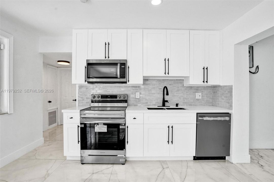 Vendido Recientemente: $389,000 (3 camas, 2 baños, 908 Pies cuadrados)
