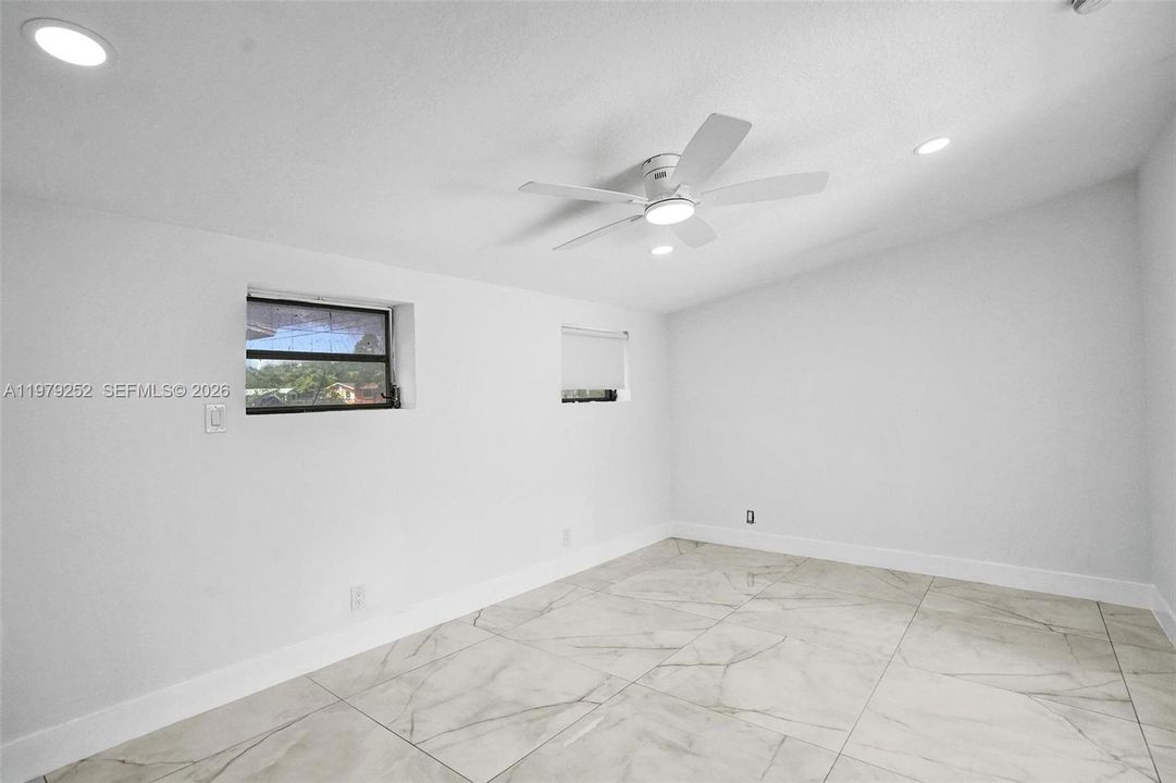 Vendido Recientemente: $389,000 (3 camas, 2 baños, 908 Pies cuadrados)