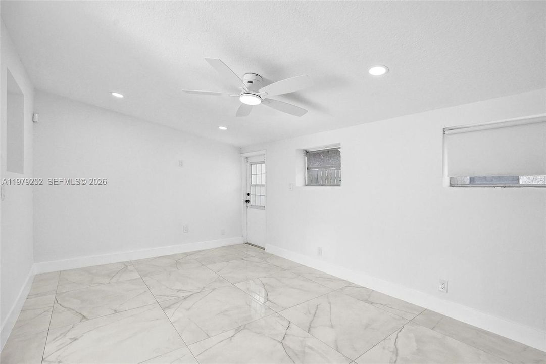 Vendido Recientemente: $389,000 (3 camas, 2 baños, 908 Pies cuadrados)
