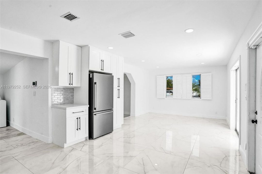 Vendido Recientemente: $389,000 (3 camas, 2 baños, 908 Pies cuadrados)