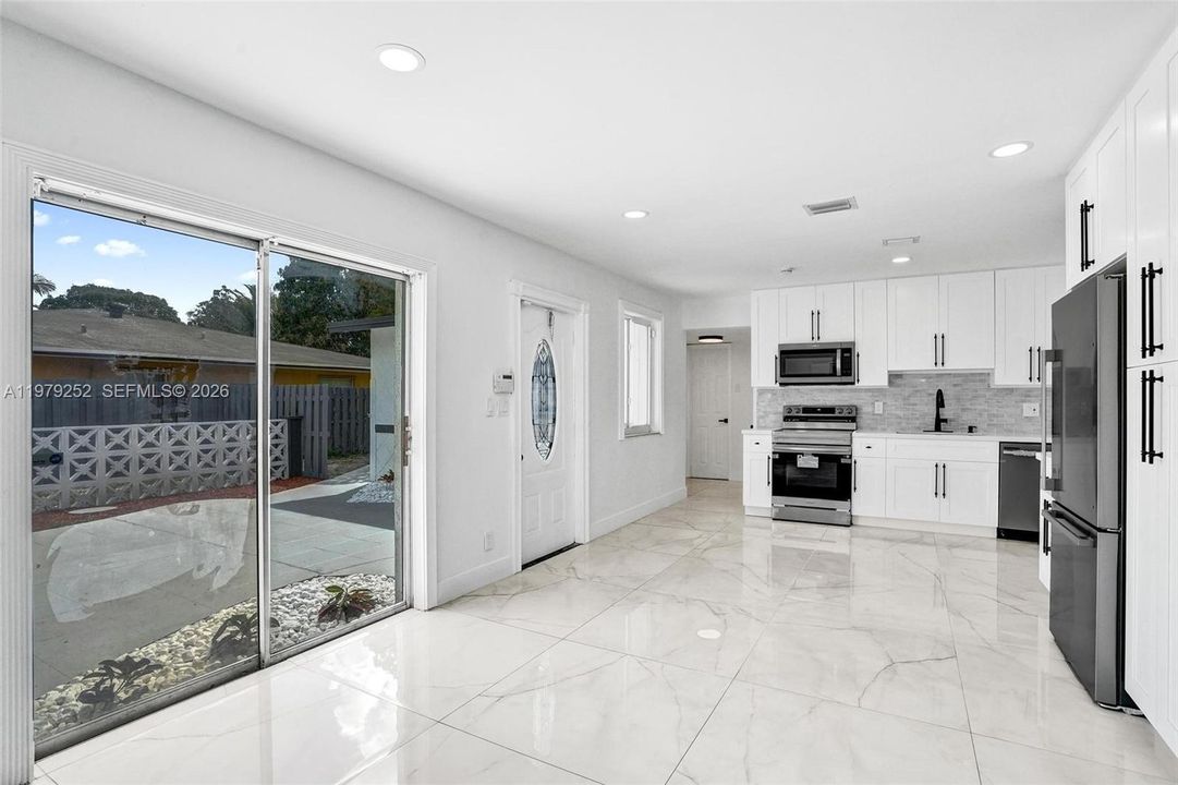 Vendido Recientemente: $389,000 (3 camas, 2 baños, 908 Pies cuadrados)