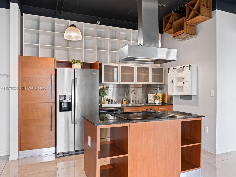 待售: $349,500 (2 贝兹, 1 浴室, 925 平方英尺)