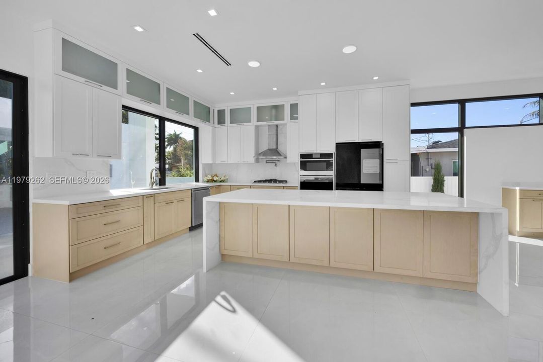 Activo con contrato: $1,295,000 (4 camas, 3 baños, 2634 Pies cuadrados)