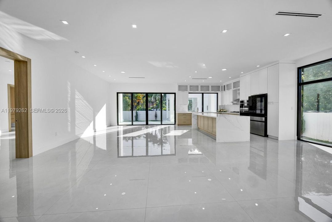 Activo con contrato: $1,295,000 (4 camas, 3 baños, 2634 Pies cuadrados)