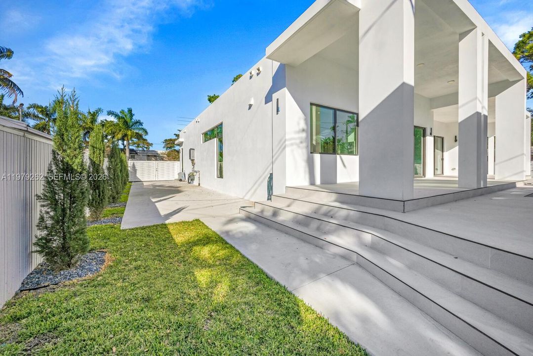 Activo con contrato: $1,295,000 (4 camas, 3 baños, 2634 Pies cuadrados)