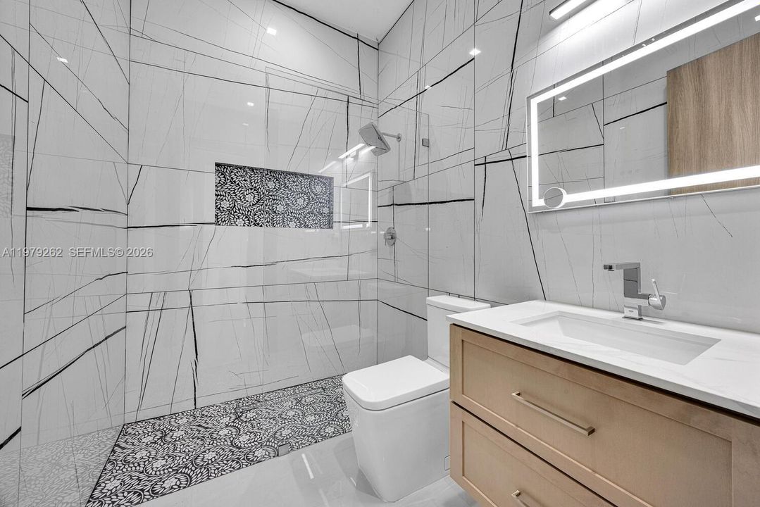 Activo con contrato: $1,295,000 (4 camas, 3 baños, 2634 Pies cuadrados)