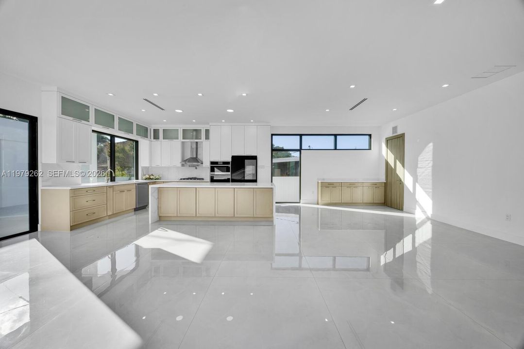 Activo con contrato: $1,295,000 (4 camas, 3 baños, 2634 Pies cuadrados)
