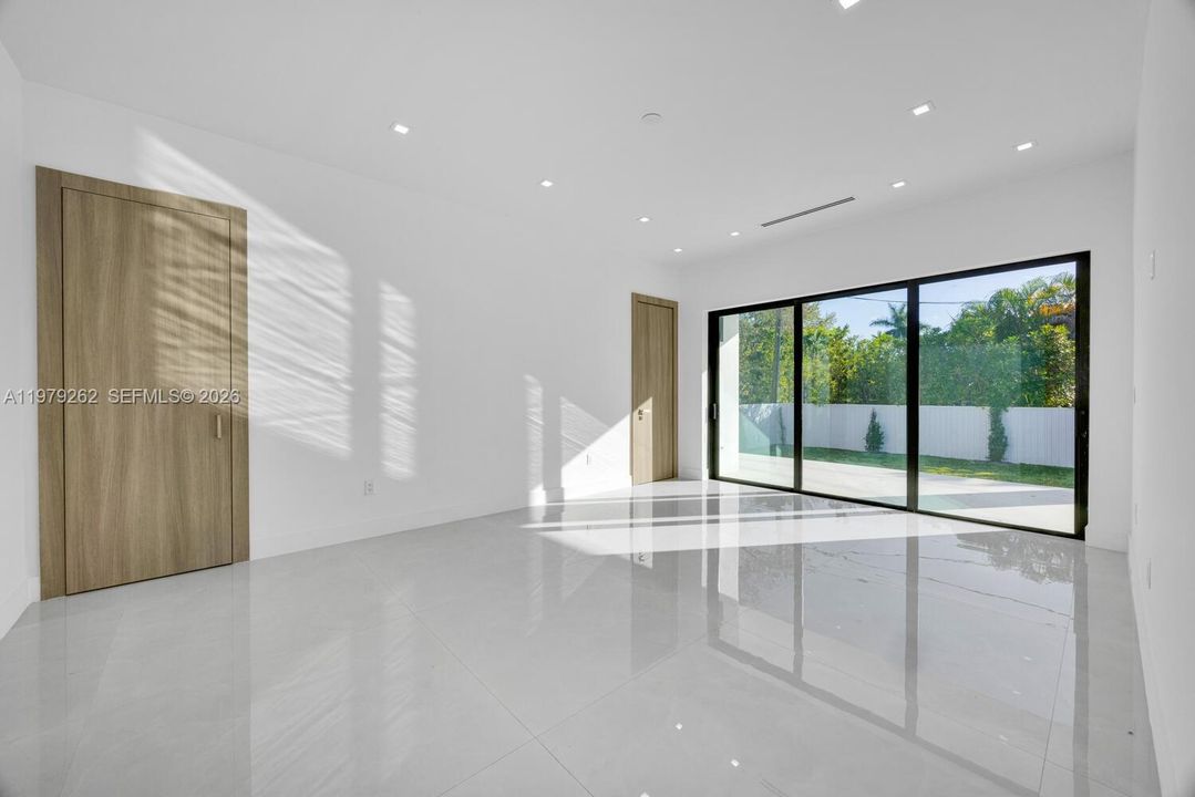 Activo con contrato: $1,295,000 (4 camas, 3 baños, 2634 Pies cuadrados)