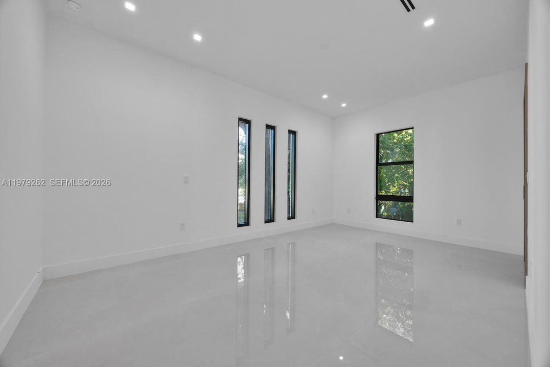 Activo con contrato: $1,295,000 (4 camas, 3 baños, 2634 Pies cuadrados)