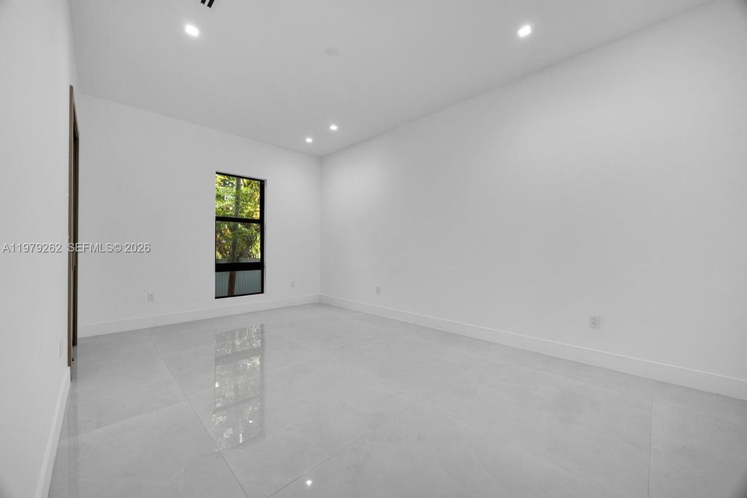 Activo con contrato: $1,295,000 (4 camas, 3 baños, 2634 Pies cuadrados)