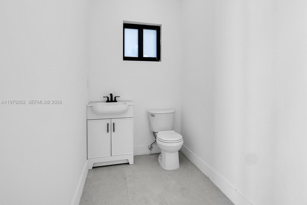 Activo con contrato: $1,295,000 (4 camas, 3 baños, 2634 Pies cuadrados)