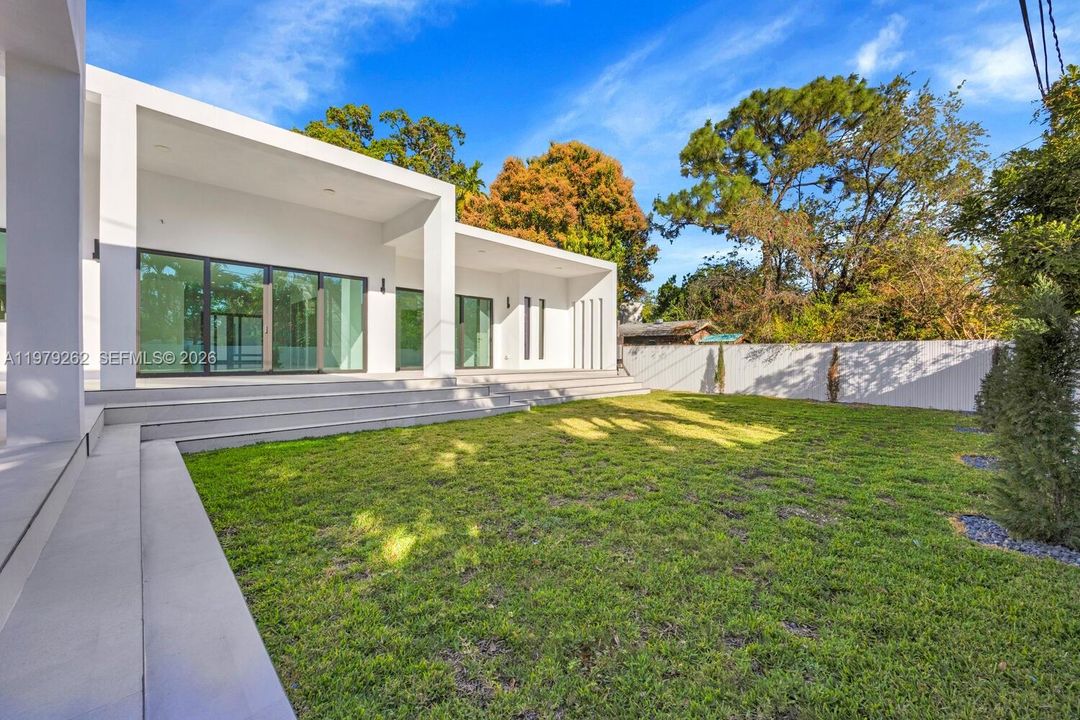 Activo con contrato: $1,295,000 (4 camas, 3 baños, 2634 Pies cuadrados)
