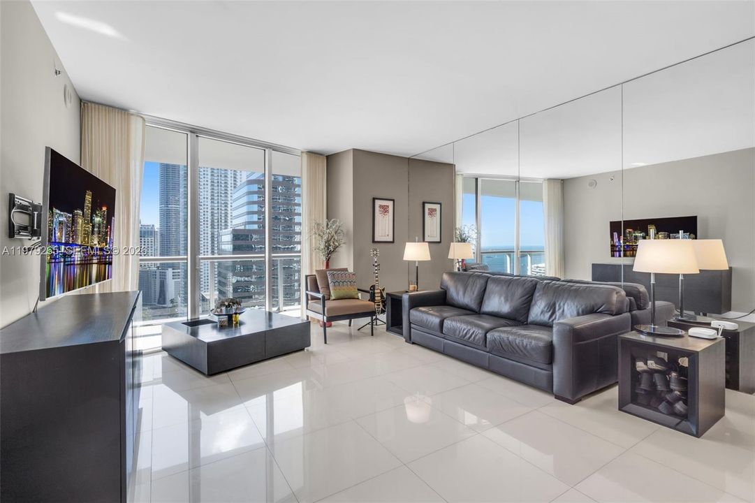 For Sale: $609,000 (1 beds, 1 baths, 1035 Square Feet)