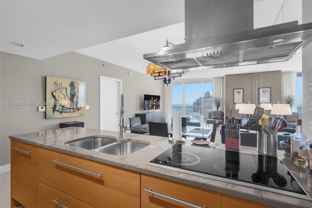 For Sale: $609,000 (1 beds, 1 baths, 1035 Square Feet)