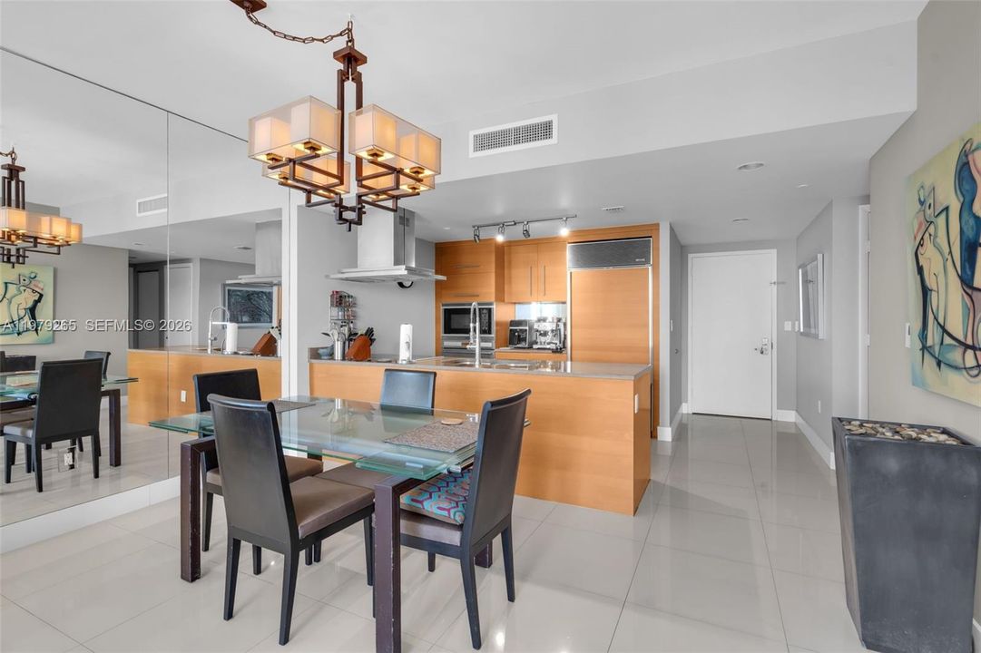 For Sale: $609,000 (1 beds, 1 baths, 1035 Square Feet)
