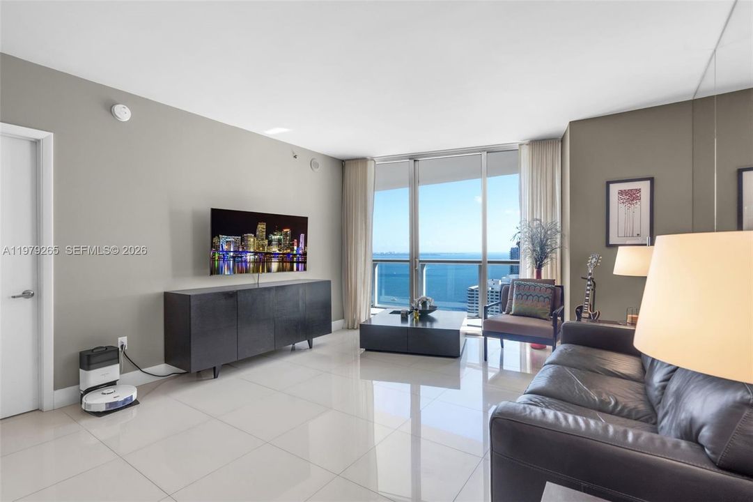 For Sale: $609,000 (1 beds, 1 baths, 1035 Square Feet)