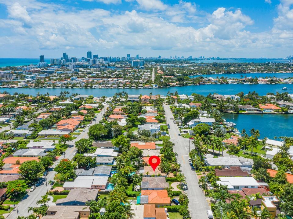 For Sale: $1,500,000 (3 beds, 2 baths, 1447 Square Feet)