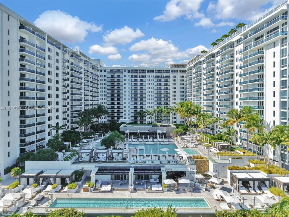For Sale: $1,425,000 (1 beds, 1 baths, 880 Square Feet)