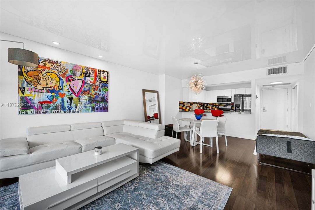For Sale: $1,425,000 (1 beds, 1 baths, 880 Square Feet)