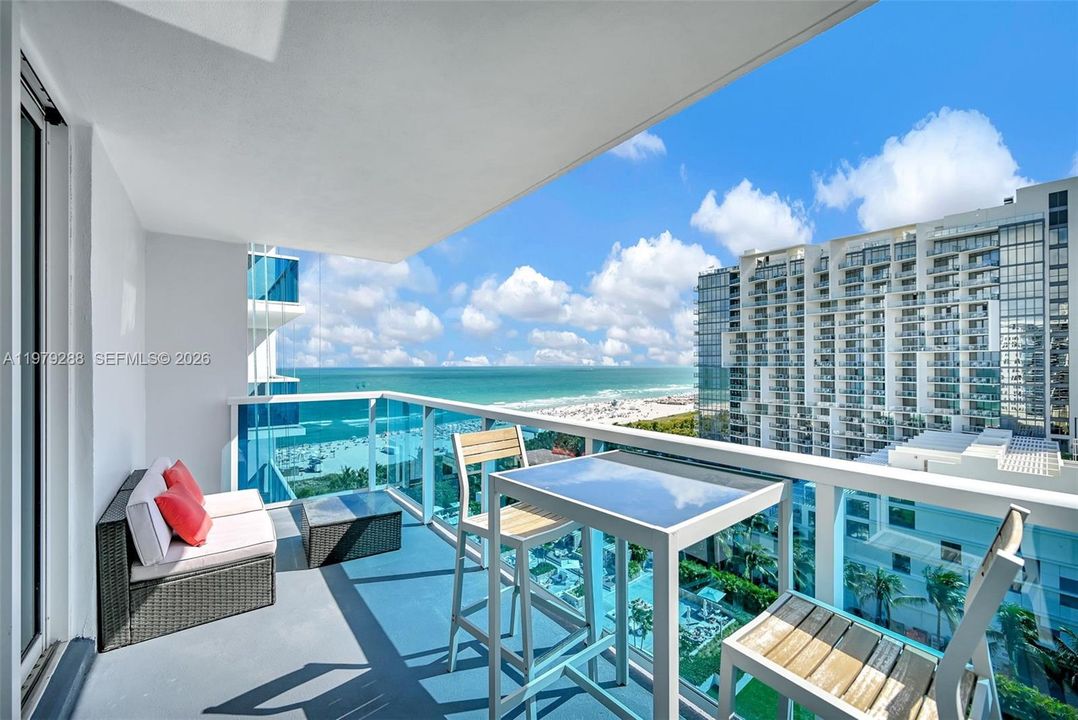 For Sale: $1,425,000 (1 beds, 1 baths, 880 Square Feet)