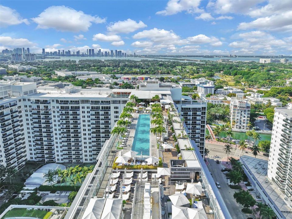 For Sale: $1,425,000 (1 beds, 1 baths, 880 Square Feet)