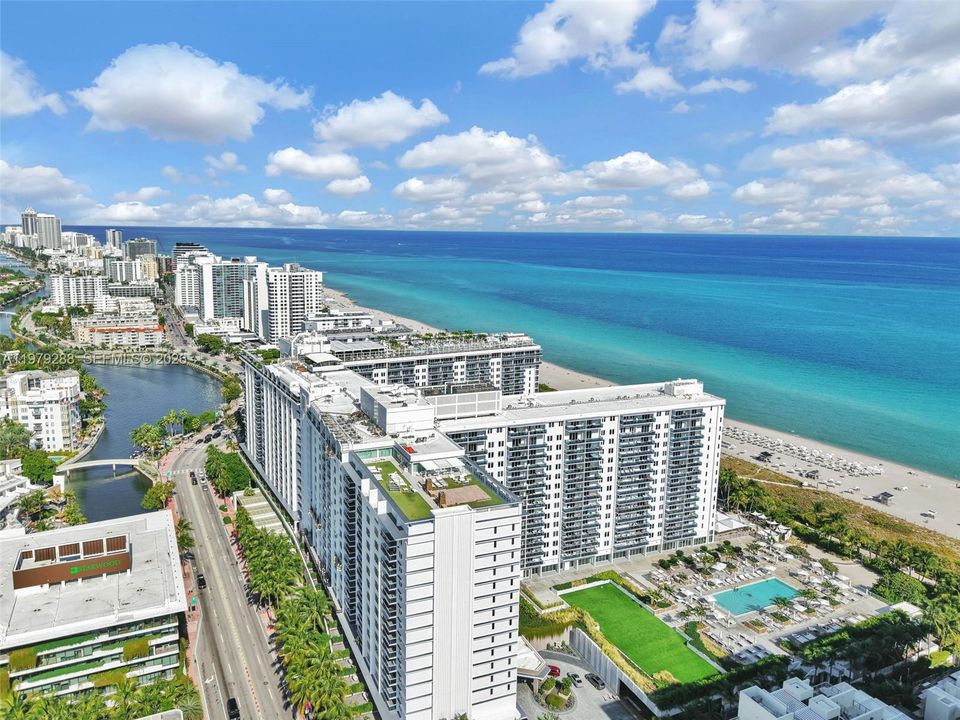 For Sale: $1,425,000 (1 beds, 1 baths, 880 Square Feet)