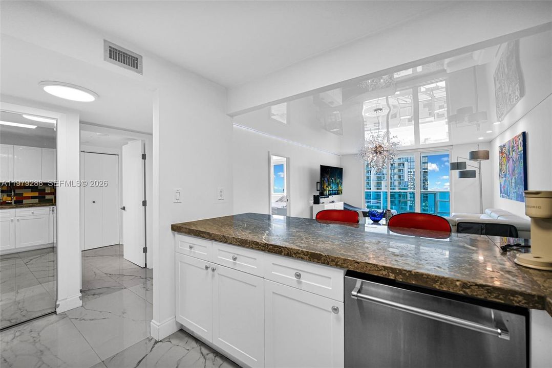 For Sale: $1,425,000 (1 beds, 1 baths, 880 Square Feet)