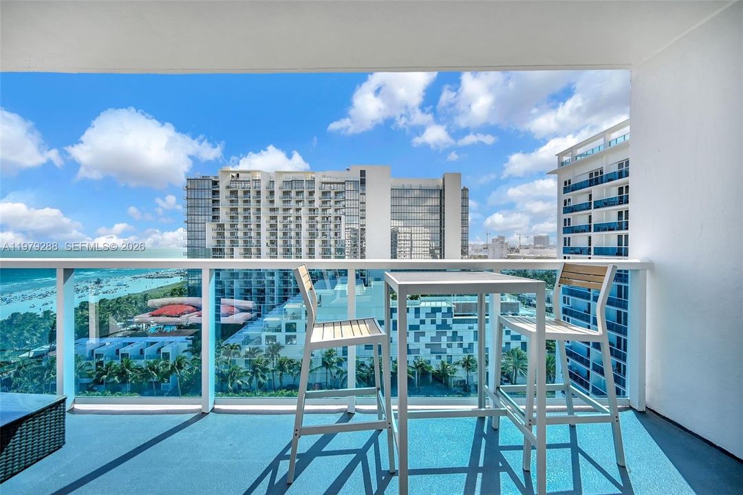 For Sale: $1,425,000 (1 beds, 1 baths, 880 Square Feet)