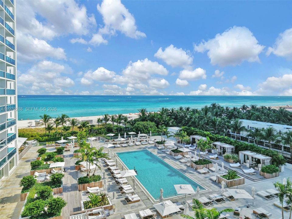 For Sale: $1,425,000 (1 beds, 1 baths, 880 Square Feet)