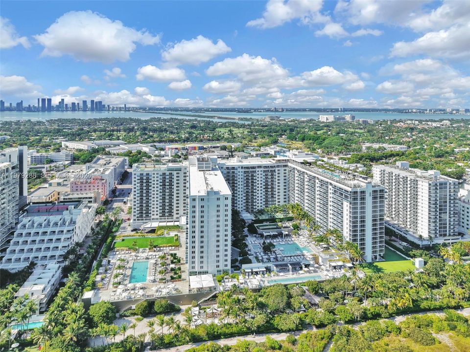 For Sale: $1,425,000 (1 beds, 1 baths, 880 Square Feet)