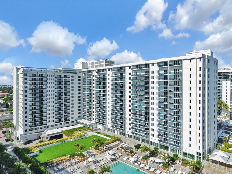 For Sale: $1,425,000 (1 beds, 1 baths, 880 Square Feet)