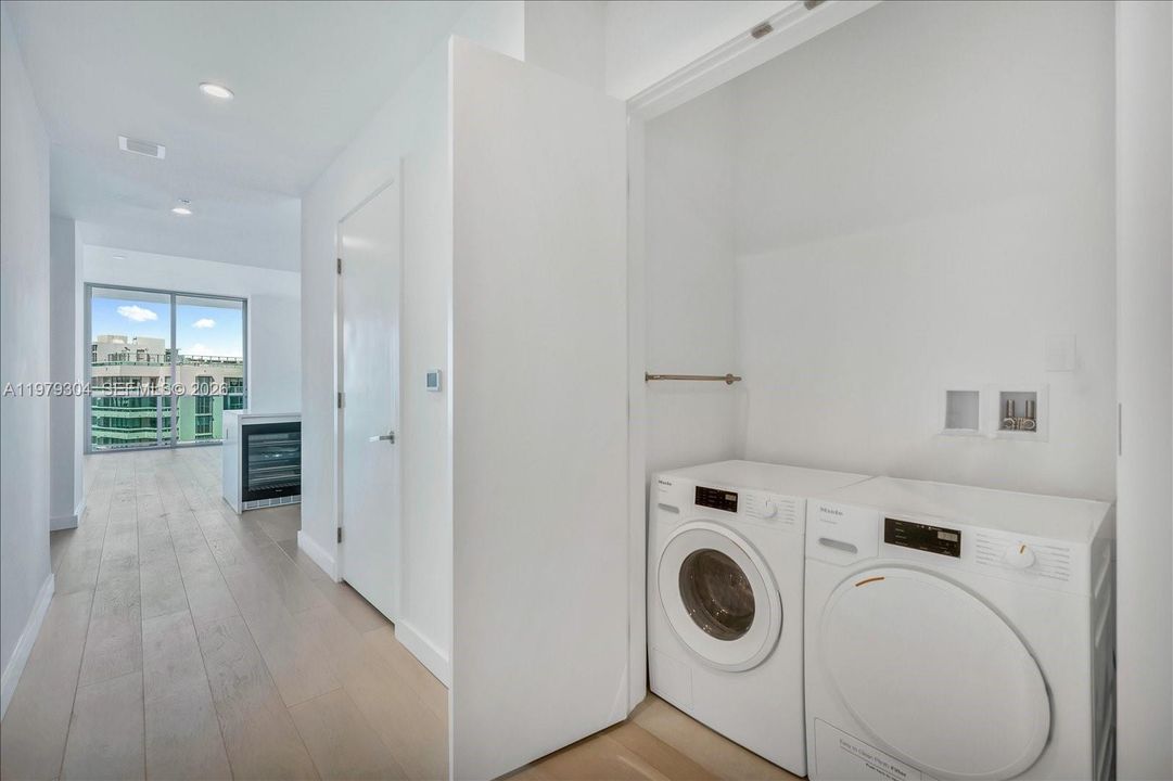 For Sale: $2,675,000 (2 beds, 2 baths, 1851 Square Feet)