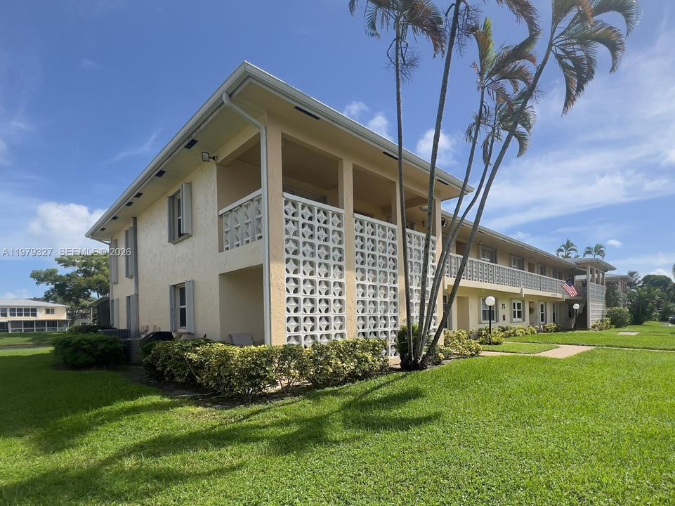 For Sale: $225,000 (2 beds, 2 baths, 1148 Square Feet)