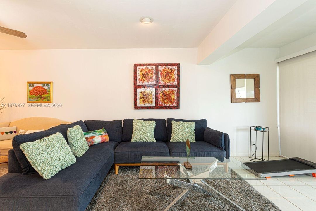 For Sale: $225,000 (2 beds, 2 baths, 1148 Square Feet)