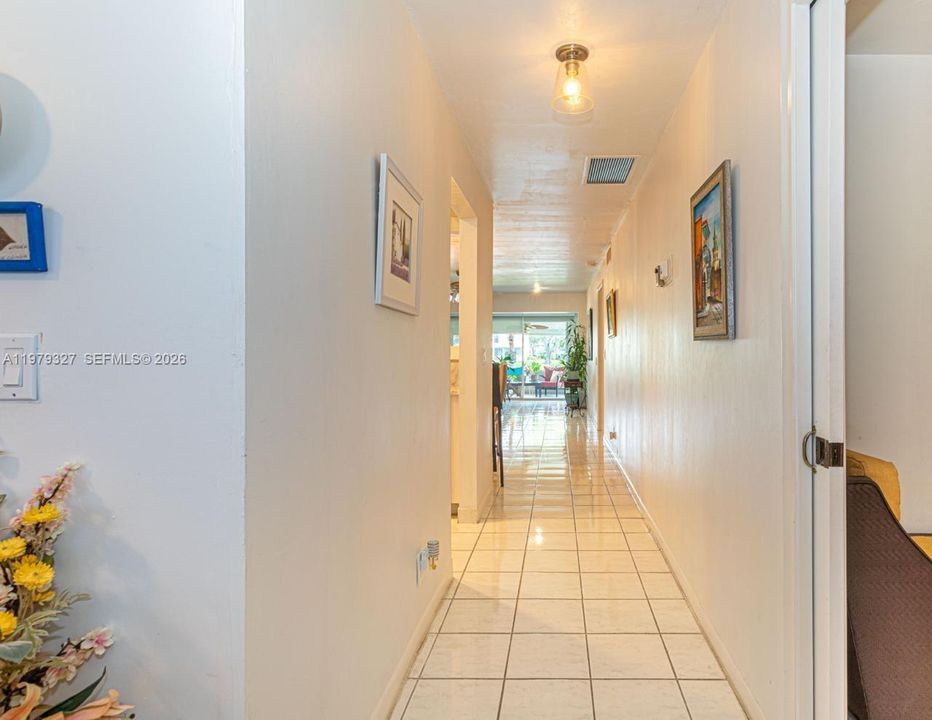 For Sale: $225,000 (2 beds, 2 baths, 1148 Square Feet)