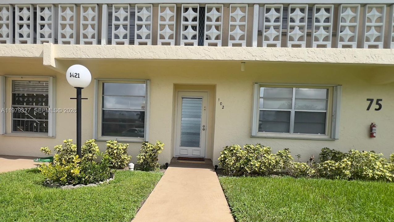 For Sale: $225,000 (2 beds, 2 baths, 1148 Square Feet)