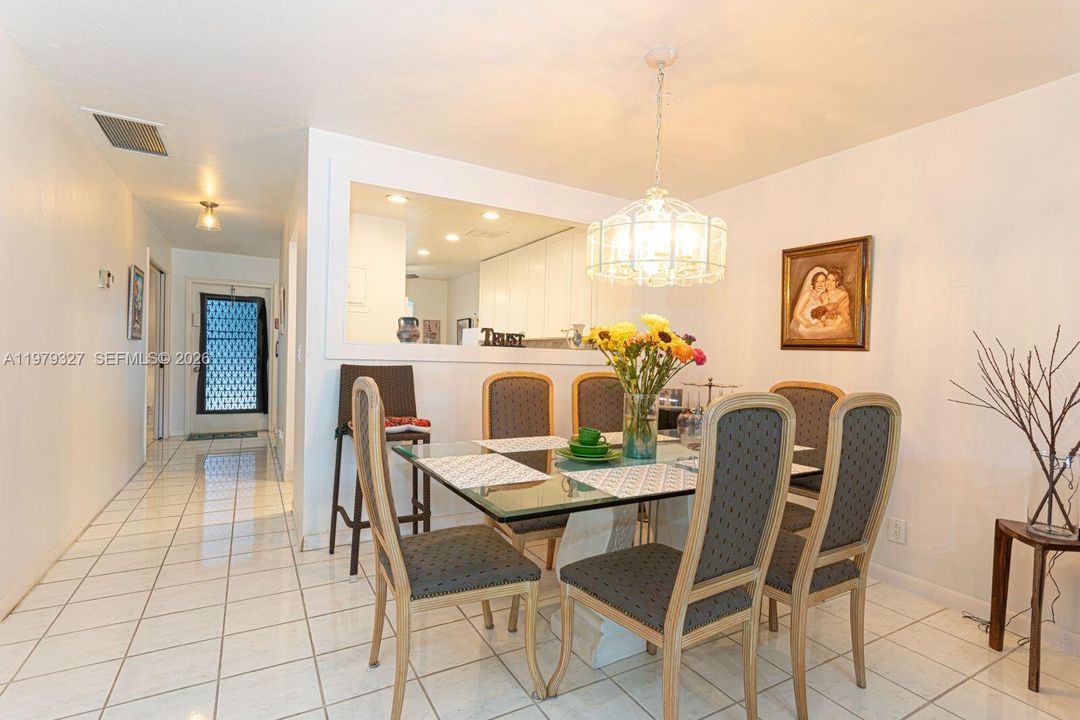 For Sale: $225,000 (2 beds, 2 baths, 1148 Square Feet)