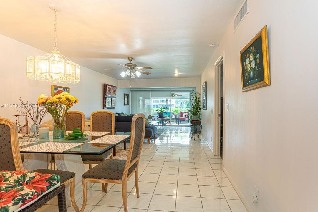 For Sale: $225,000 (2 beds, 2 baths, 1148 Square Feet)