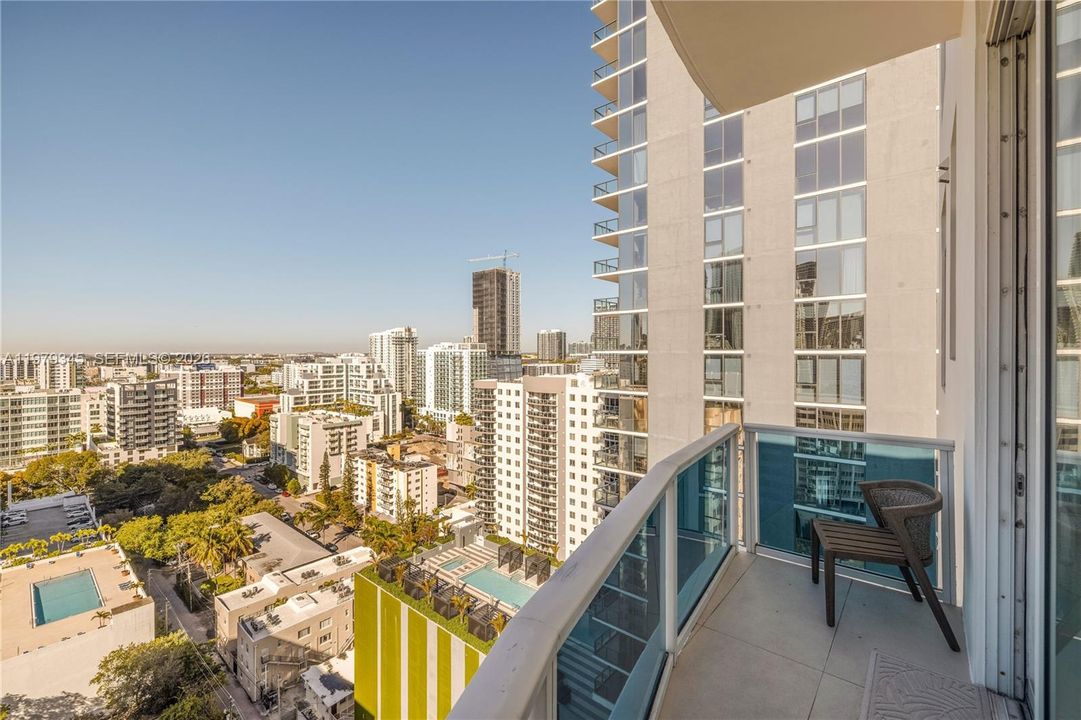 Active With Contract: $1,295,000 (2 beds, 2 baths, 1400 Square Feet)