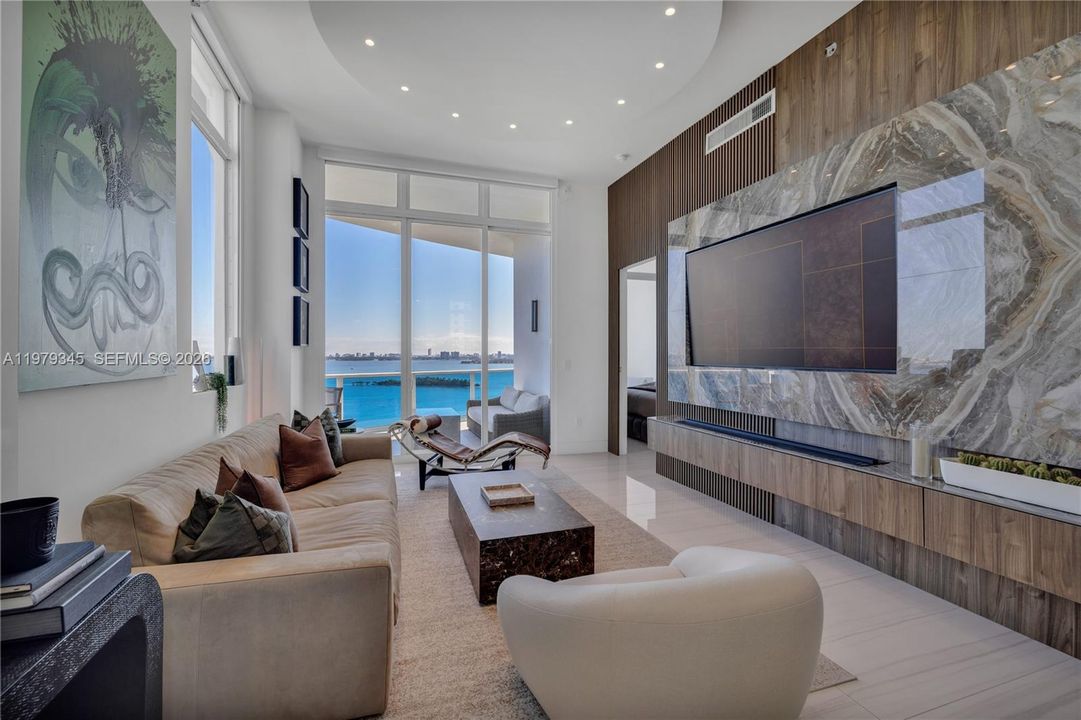 Active With Contract: $1,295,000 (2 beds, 2 baths, 1400 Square Feet)