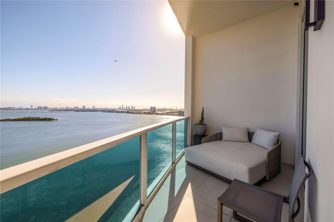 Active With Contract: $1,295,000 (2 beds, 2 baths, 1400 Square Feet)