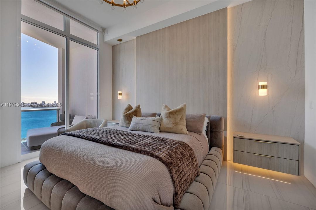 Active With Contract: $1,295,000 (2 beds, 2 baths, 1400 Square Feet)