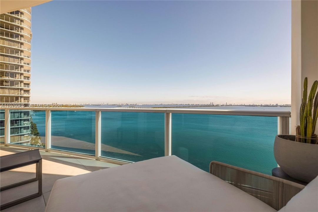 Active With Contract: $1,295,000 (2 beds, 2 baths, 1400 Square Feet)