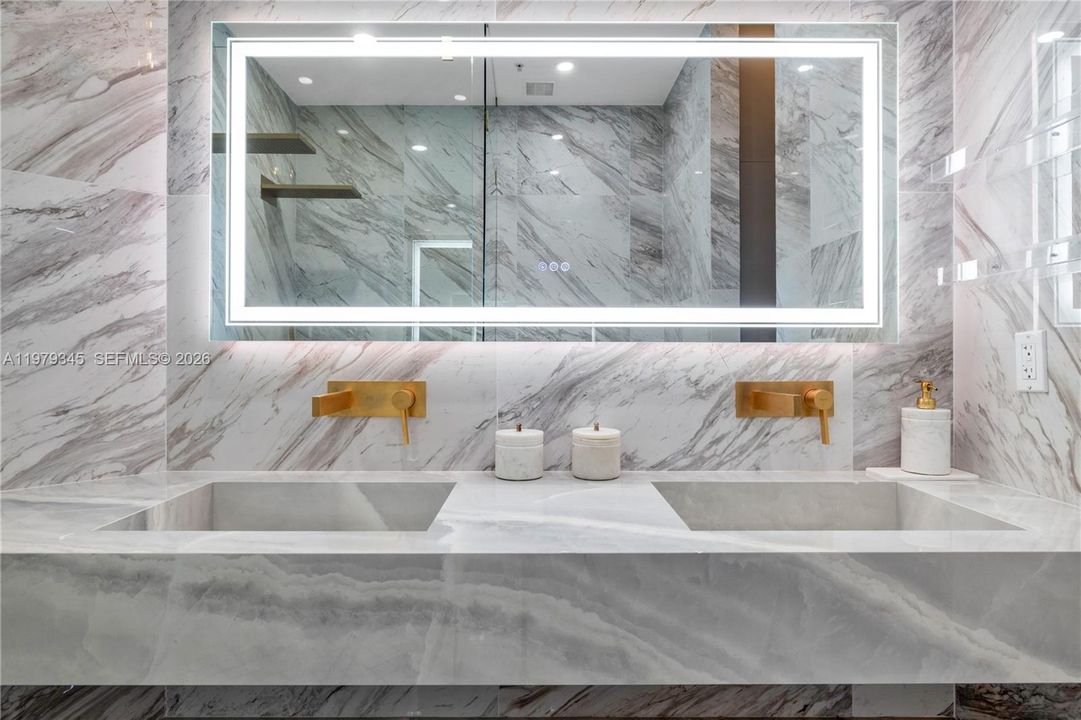 Active With Contract: $1,295,000 (2 beds, 2 baths, 1400 Square Feet)